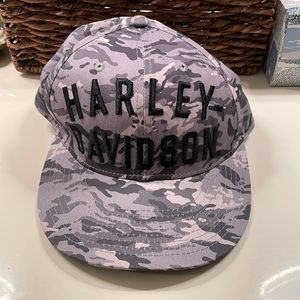 Harley Davidson fitted cap/hat size large gray camo never worn except to try on